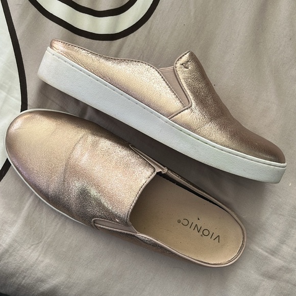 VIONIC “DAKOTA” Metallic Rose Gold Slip-On Mule Sneaker size 9.5 - Picture 11 of 15